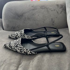 Zara women size 39 tweed point toe black flats